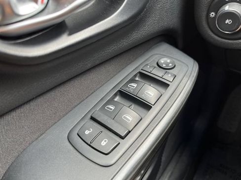 Used 2016 Jeep Cherokee Latitude FWD image 26