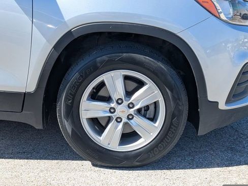 Used 2020 Chevrolet Trax LS w/ Tint and Cruise Package FWD image 11
