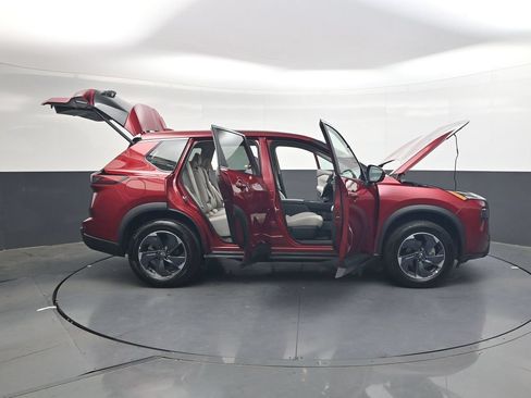 Used 2025 Nissan Rogue SV FWD image 41