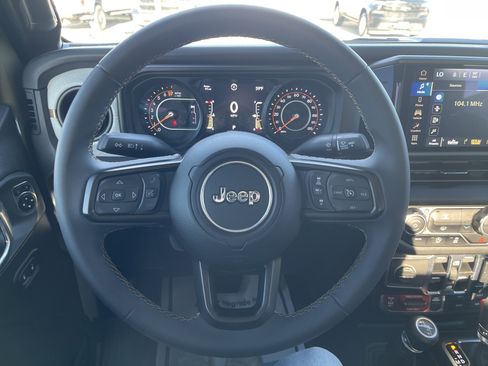 Used 2025 Jeep Gladiator Willys image 19