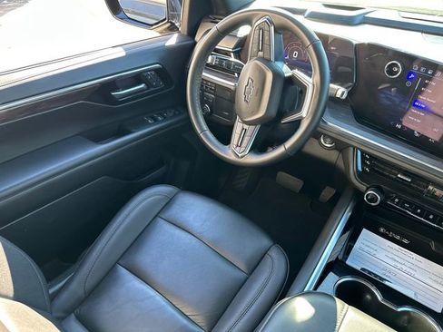 Used 2025 Chevrolet Suburban Z71 AWD/4WD image 22