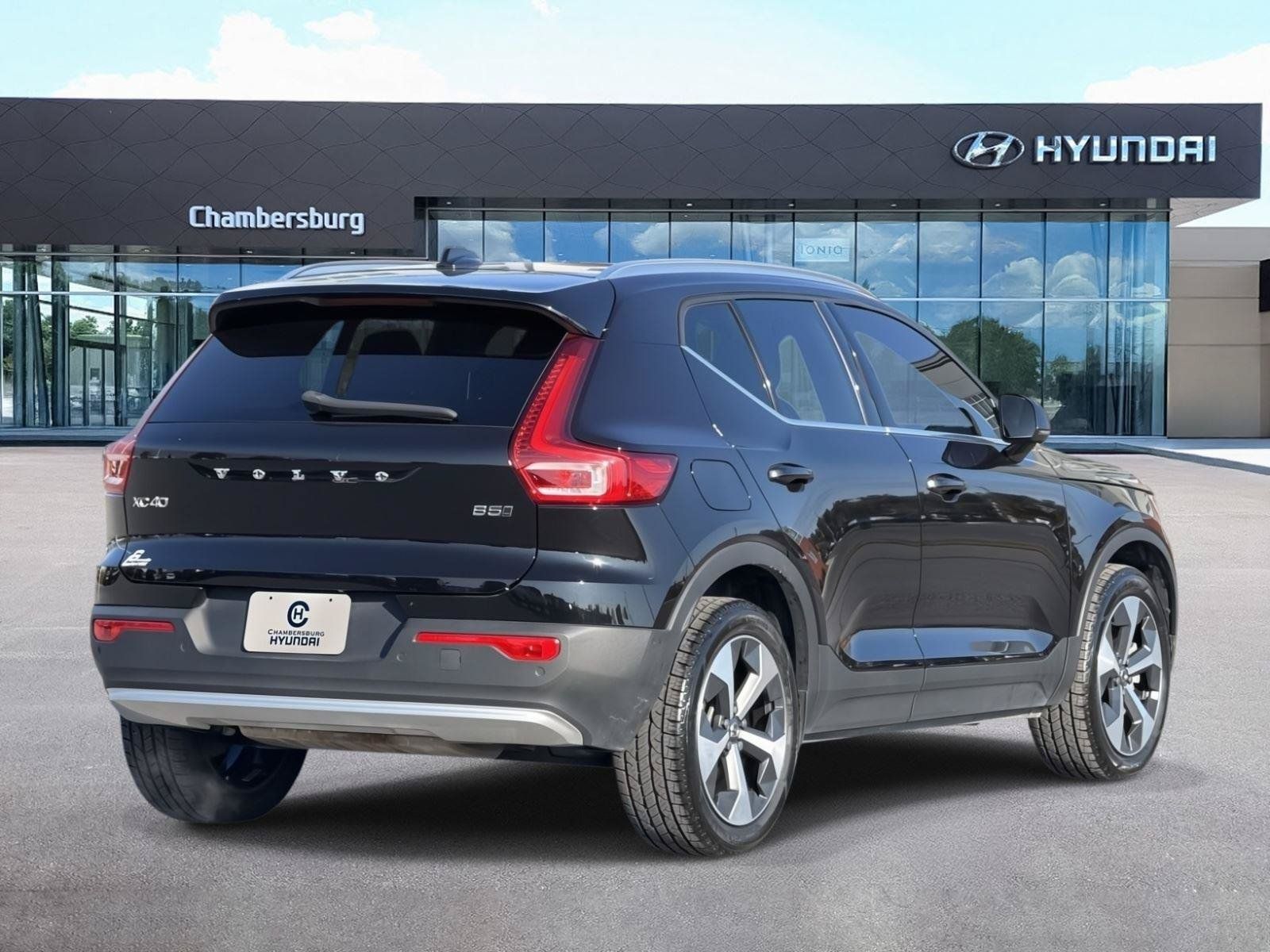 Used 2024 Volvo XC40 B5 Plus AWD/4WD image 25