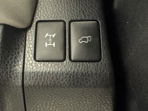 Used 2018 Toyota RAV4 XLE AWD/4WD image 13