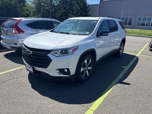 Used 2019 Chevrolet Traverse LT w/ LT Premium Package AWD/4WD image 2