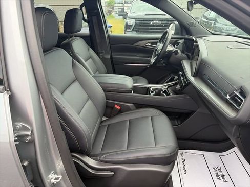 Used 2025 Chevrolet Traverse LT w/ Enhanced Driving Package AWD/4WD image 29