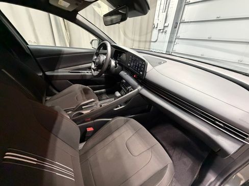 Used 2025 Hyundai Elantra Sport FWD image 28