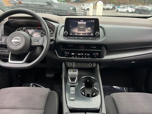 Used 2023 Nissan Rogue SV image 16