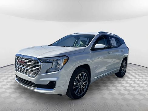 Used 2022 GMC Terrain Denali w/ Denali Premium Package image 2
