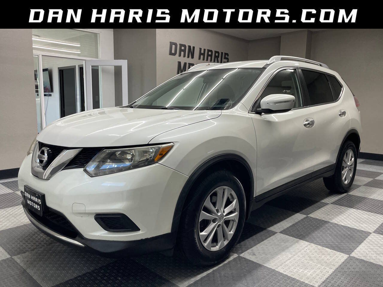 Used 2015 Nissan Rogue SV FWD image 1