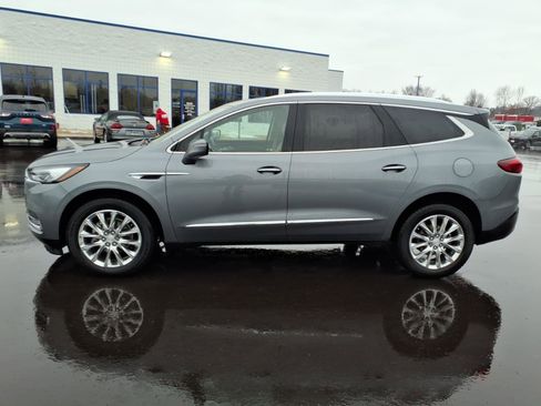 Used 2021 Buick Enclave Essence w/ Sound and Sites Package image 2