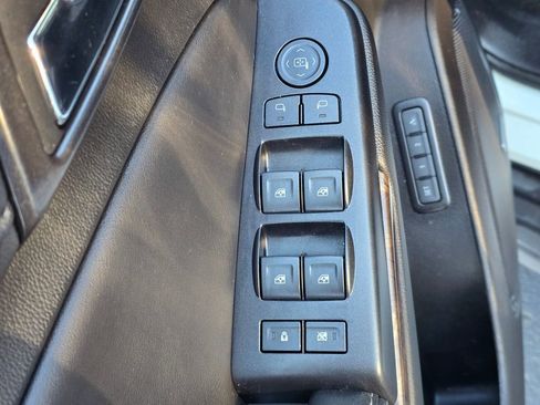 Used 2018 Chevrolet Suburban LT image 15