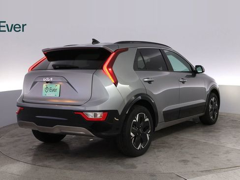 Used 2024 Kia Niro Wind w/ Wind Preserve Package FWD image 3