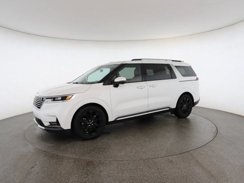 Used 2024 Kia Carnival SX image 3