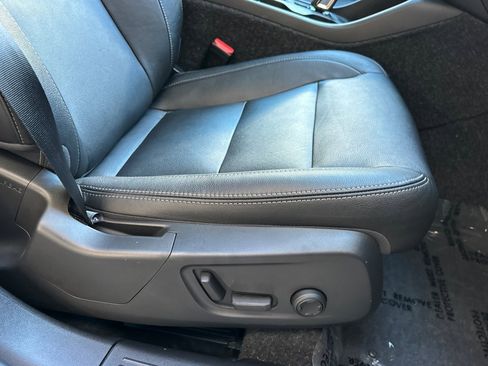 Used 2021 Volvo XC40 T5 Momentum w/ Premium Package image 23