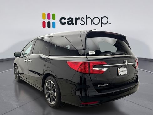Used 2024 Honda Odyssey Elite image 3