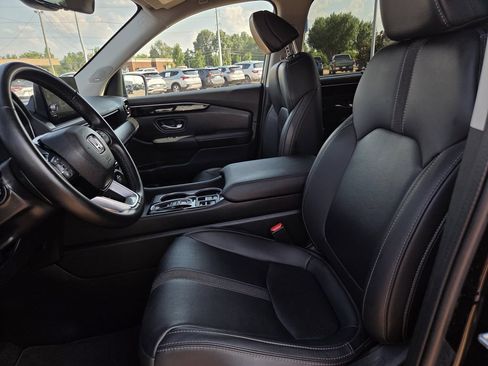 Used 2023 Honda Pilot Touring image 16
