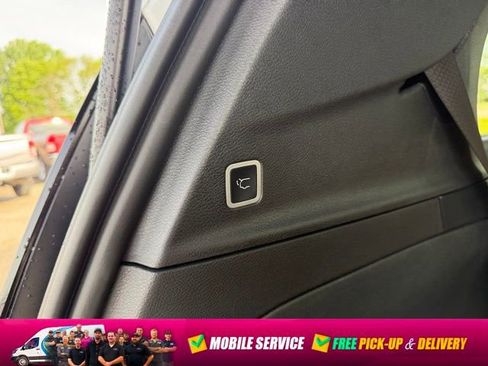 Used 2025 Chrysler Pacifica Pinnacle w/ Trailer Tow Group AWD/4WD image 21