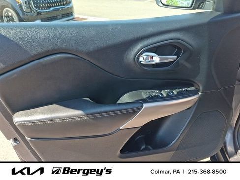Used 2018 Jeep Cherokee Limited AWD/4WD image 14