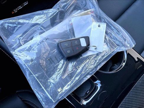 Used 2025 Buick Envision Preferred image 11