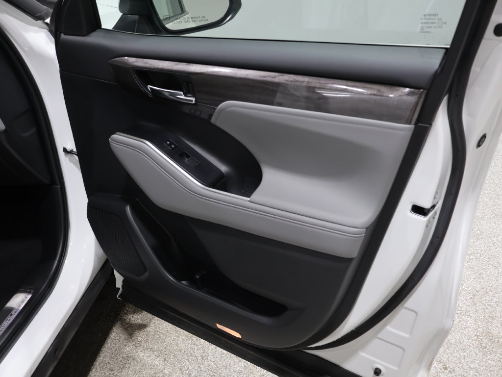 Used 2024 Toyota Highlander Platinum AWD/4WD image 27