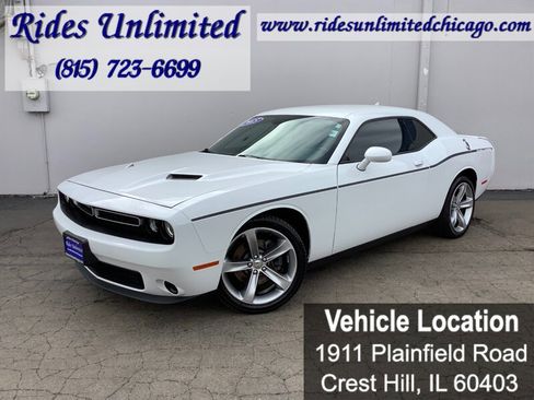 Used 2015 Dodge Challenger SXT w/ Super Sport Group (SS/T) RWD image 2