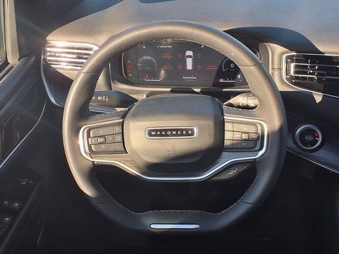Used 2023 Jeep Wagoneer L Series II image 12