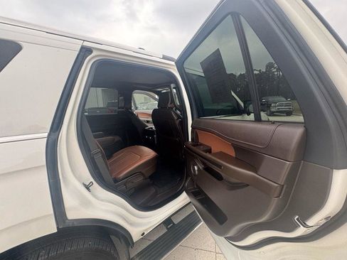 Used 2024 Ford Expedition King Ranch image 12