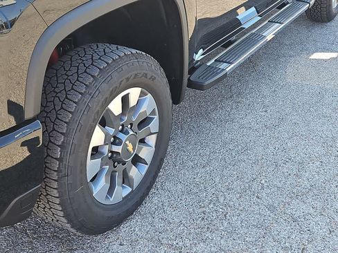 Used 2025 Chevrolet Silverado 2500 Custom w/ Custom Convenience Package AWD/4WD image 16