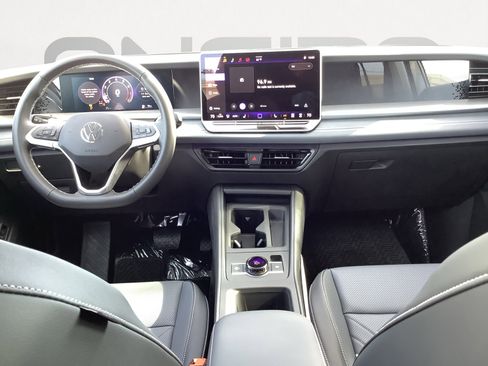 New 2026 Volkswagen Tiguan SE FWD image 13