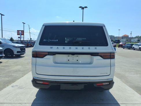 Used 2024 Jeep Wagoneer L Series II RWD image 4