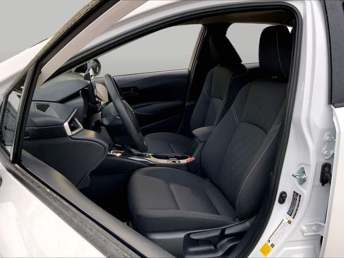 Used 2026 Toyota Corolla LE FWD image 8