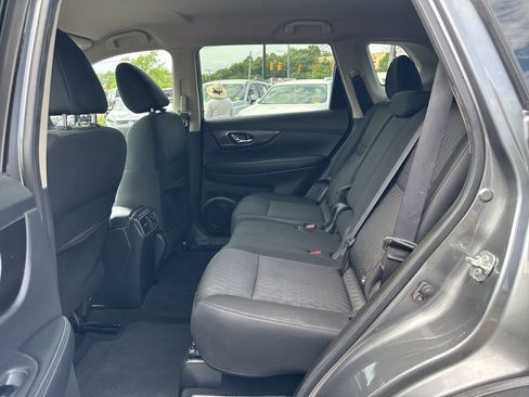 Used 2018 Nissan Rogue SV w/ Premium Package FWD image 27