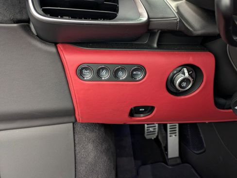 Used 2023 McLaren Artura image 17