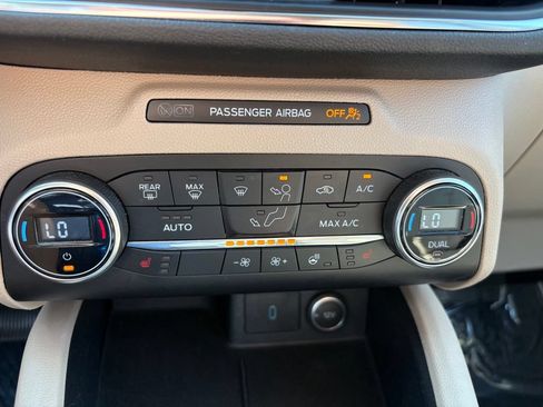 Used 2020 Ford Escape Titanium AWD/4WD image 4