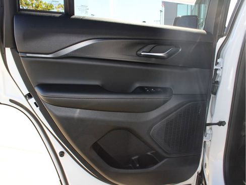 New 2025 Jeep Grand Cherokee Altitude image 27