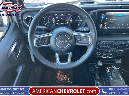 Used 2024 Jeep Wrangler Unlimited Sahara AWD/4WD image 18