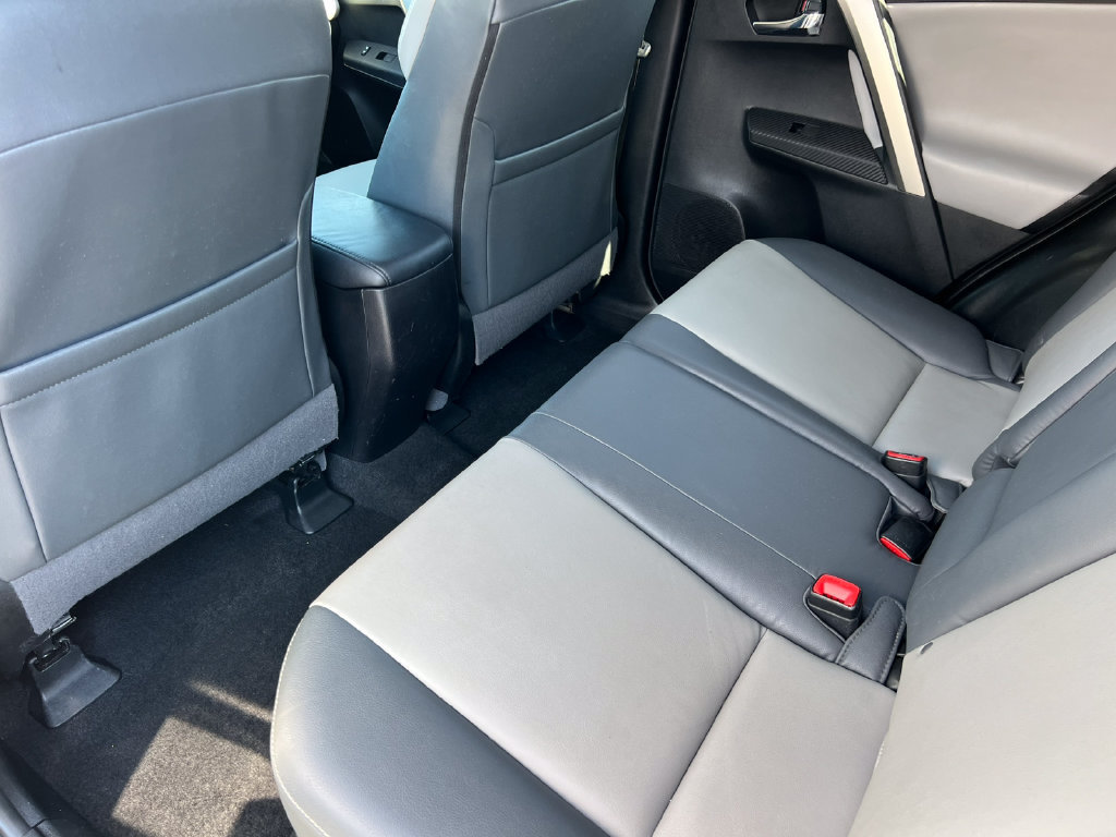 Used 2015 Toyota RAV4 Limited w/ Technology Package AWD/4WD image 33