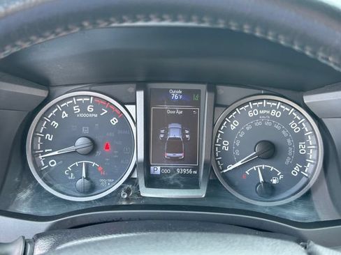 Used 2021 Toyota Tacoma TRD Off-Road w/ Technology Package AWD/4WD image 29