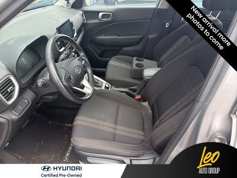 Used 2023 Hyundai Venue SEL FWD image 9