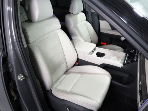 Used 2025 Hyundai Santa Fe Limited image 2