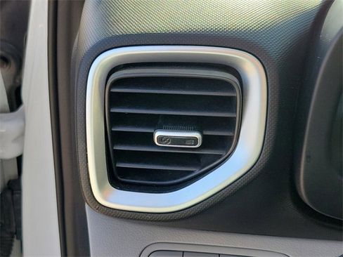 Used 2023 Hyundai Venue SEL image 29