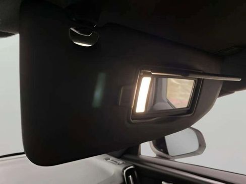 Used 2025 Volvo XC40 B5 Plus AWD/4WD image 59