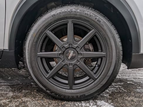 Used 2020 Nissan Kicks S image 40