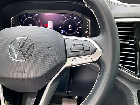 Used 2023 Volkswagen Atlas SE image 25