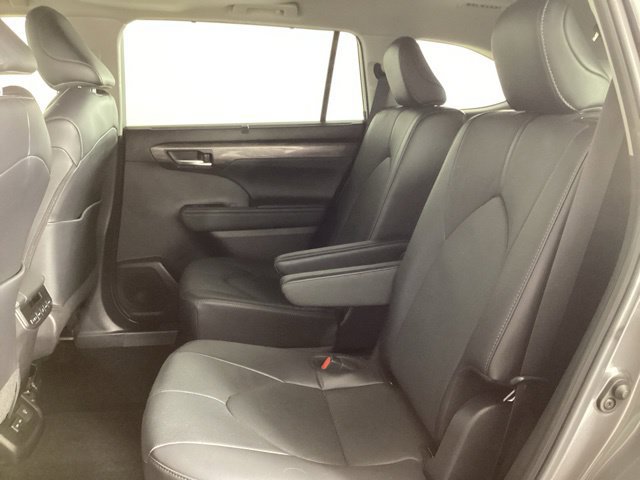 Used 2024 Toyota Highlander Limited AWD/4WD image 28