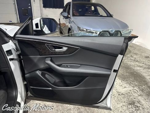 Used 2019 Audi Q8 Premium Plus w/ Premium Plus AWD/4WD image 23