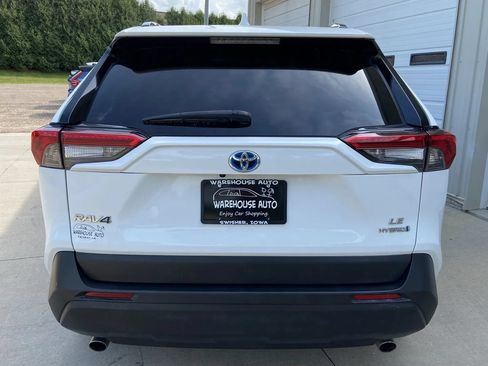 Used 2022 Toyota RAV4 LE AWD/4WD image 6