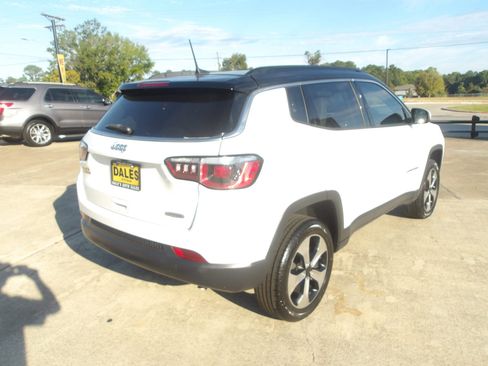 Used 2018 Jeep Compass Latitude w/ Popular Equipment Group image 11