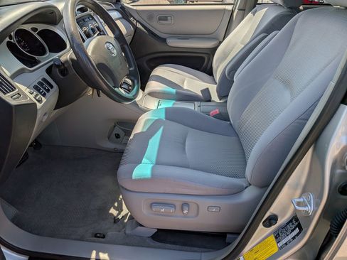 Used 2007 Toyota Highlander 2WD w/ 3rd Row image 11