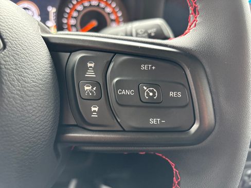 Used 2024 Jeep Gladiator Rubicon w/ Technology Group AWD/4WD image 20